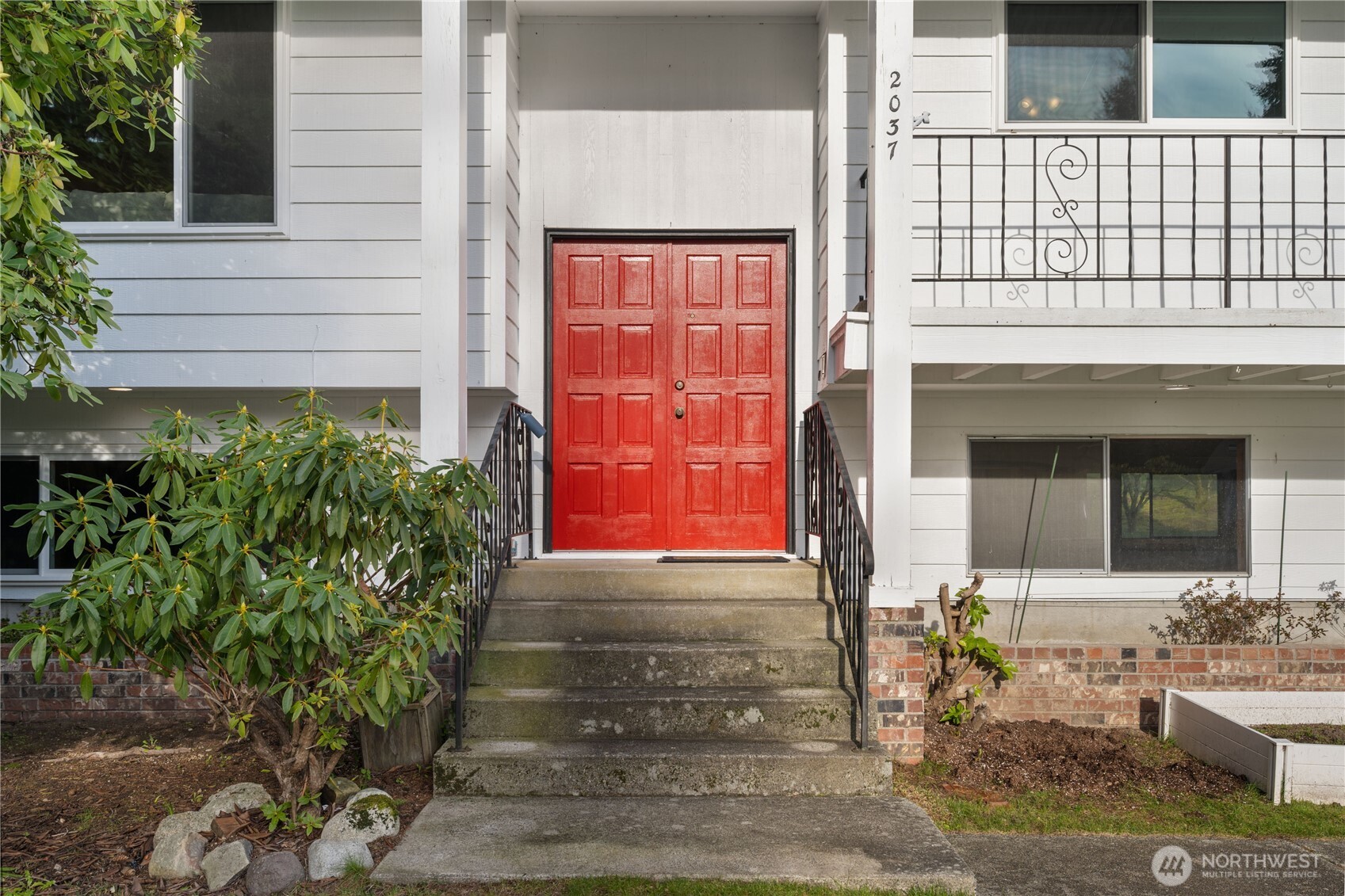 2037 NE Ridgewood Drive