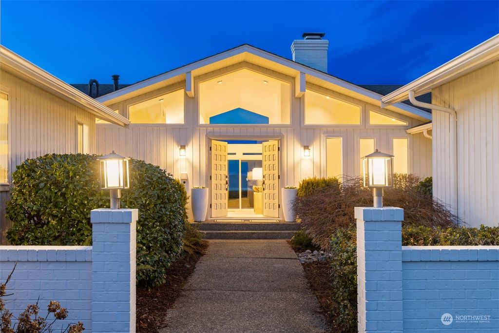 Photo of 846 S Marine Hills Way, Federal Way, WA 98003 (MLS # 2044110)