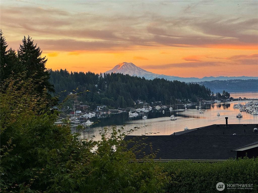 Photo of 3915 Bayview Lane, Gig Harbor, WA 98332 (MLS # 2518564)
