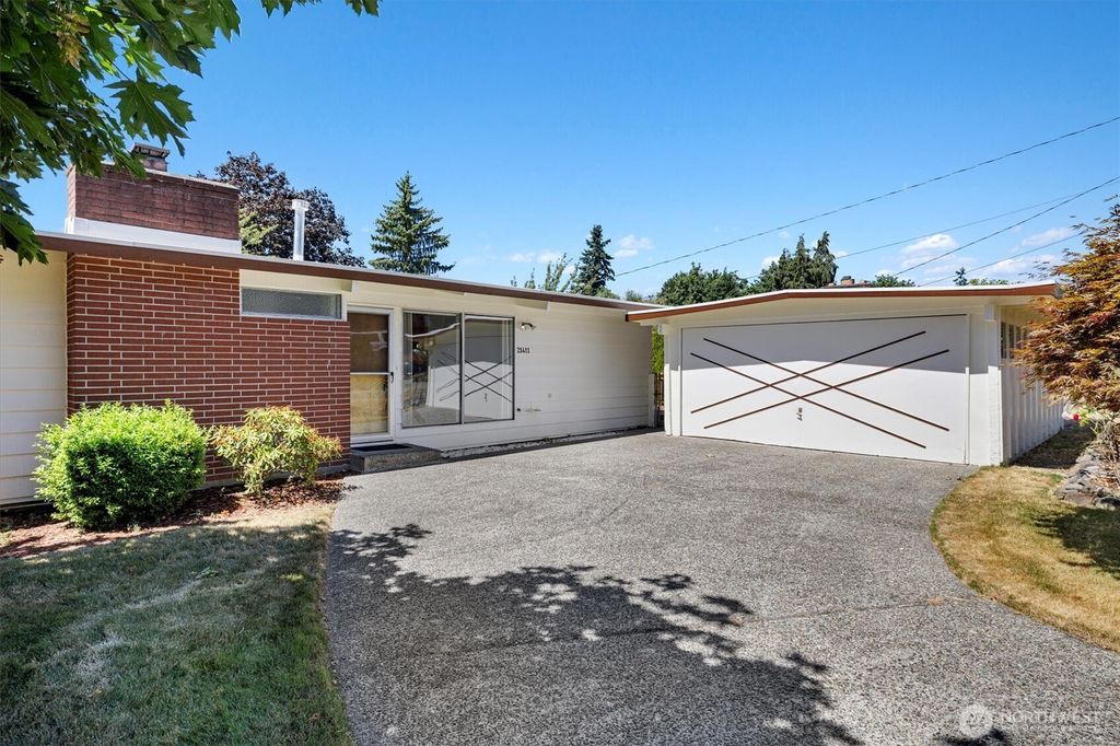 Photo of 21411 14th Avenue S, Des Moines, WA 98198 (MLS # 2408838)
