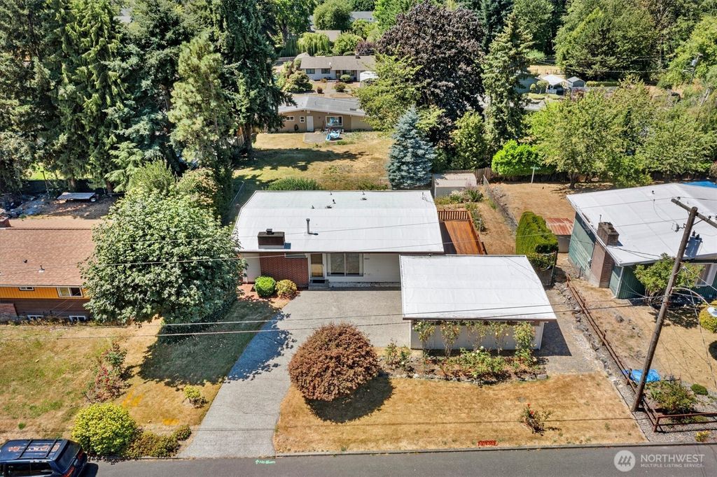 Photo of 21411 14th Avenue S, Des Moines, WA 98198 (MLS # 2408838)
