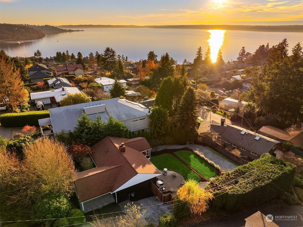 Photo of 11825 26th Avenue SW, Burien, WA 98146 (MLS # 2315183)