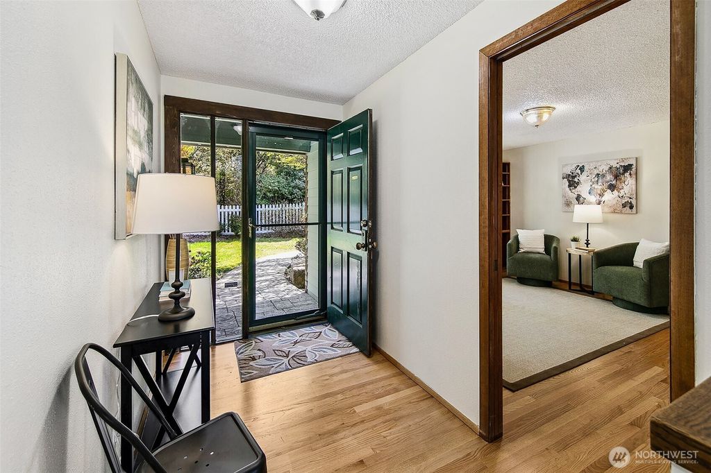 Photo of 15306 SE 49th Street, Bellevue, WA 98006 (MLS # 2360530)