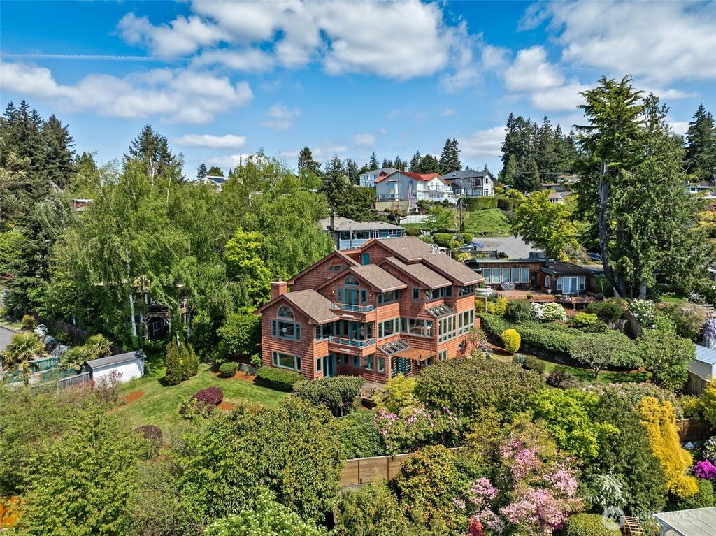 Photo of 2635 SW 120th Street, Burien, WA 98146 (MLS # 2369292)