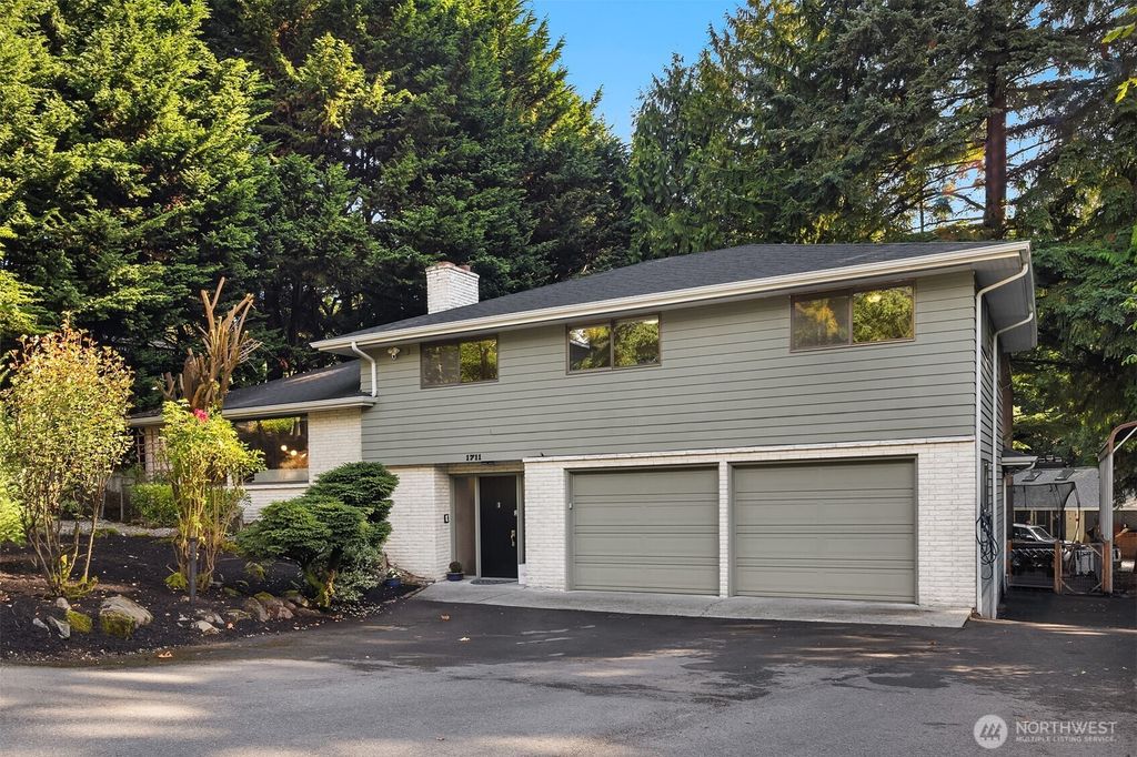 Photo of 1711 NE 104th Street, Seattle, WA 98125 (MLS # 2490575)