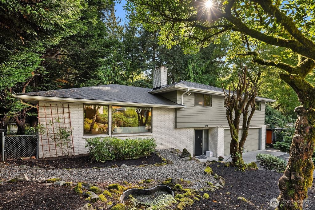 Photo of 1711 NE 104th Street, Seattle, WA 98125 (MLS # 2490575)