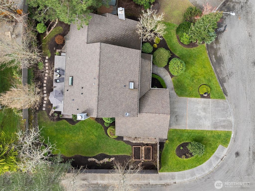 Photo of 4079 240th Place SE, Sammamish, WA 98029 (MLS # 2496713)