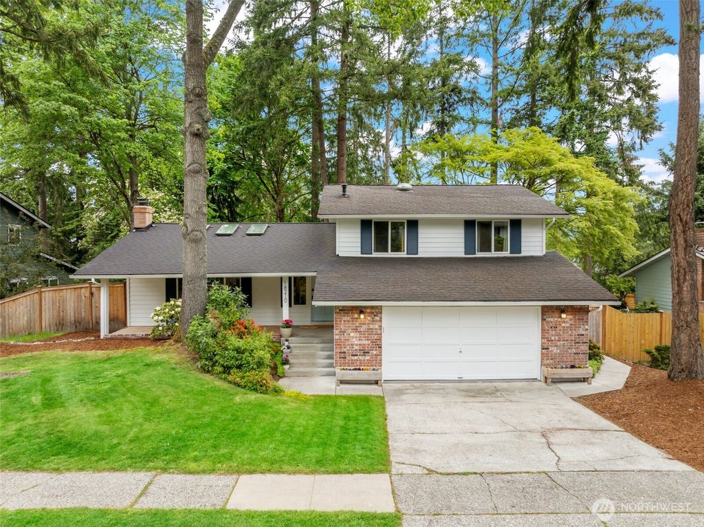Photo of 18210 NE 28th Street, Redmond, WA 98052 (MLS # 2393734)