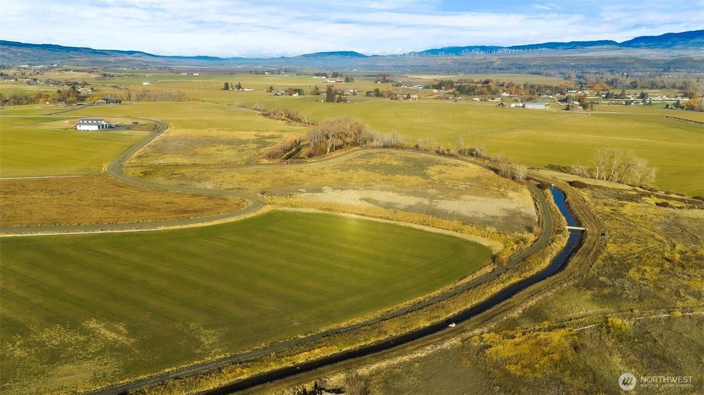 Photo of 1681 Edge Bluff Loop, Ellensburg, WA 98926 (MLS # 2506049)