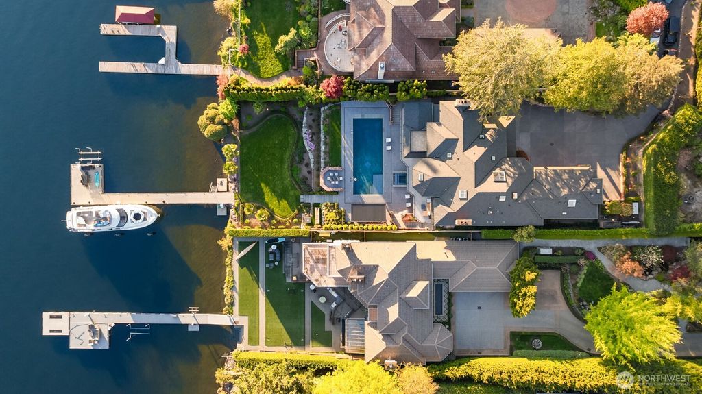 Photo of 9441 Lake Washington Boulevard NE, Bellevue, WA 98004 (MLS # 2370185)