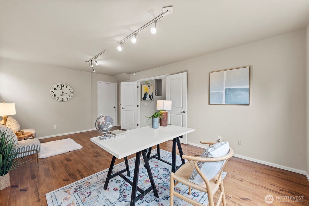 Photo of 518 224th Place NE, Sammamish, WA 98074 (MLS # 2398637)