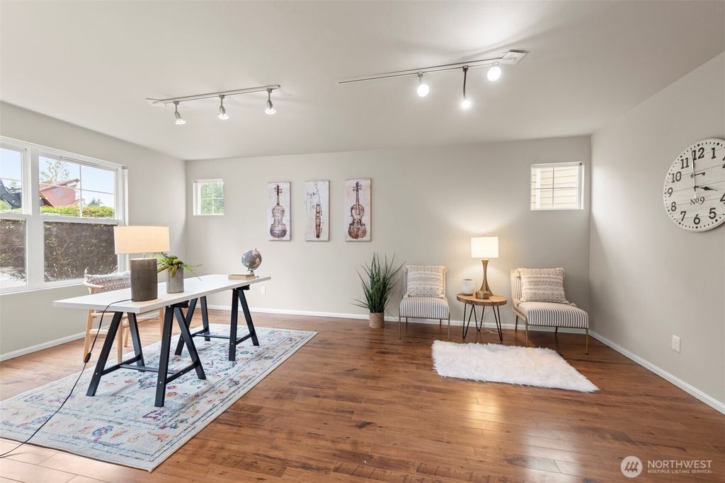 Photo of 518 224th Place NE, Sammamish, WA 98074 (MLS # 2398637)