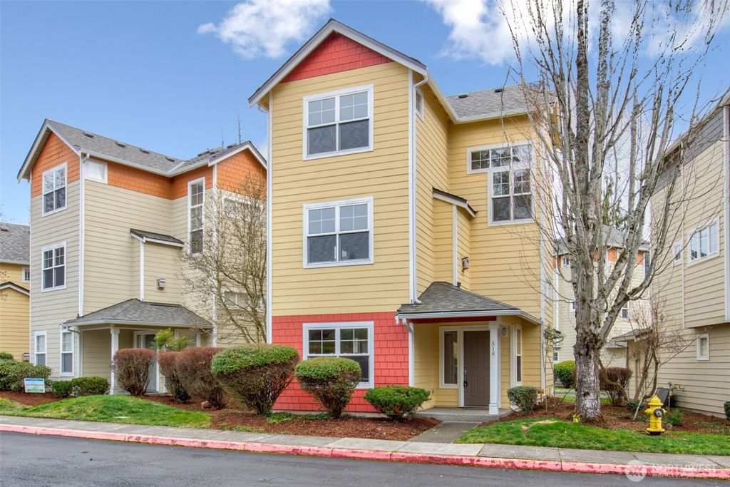 Photo of 518 224th Place NE, Sammamish, WA 98074 (MLS # 2398637)