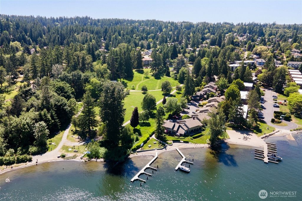 Photo of 17526 NE 38th Court, Redmond, WA 98052 (MLS # 2382877)