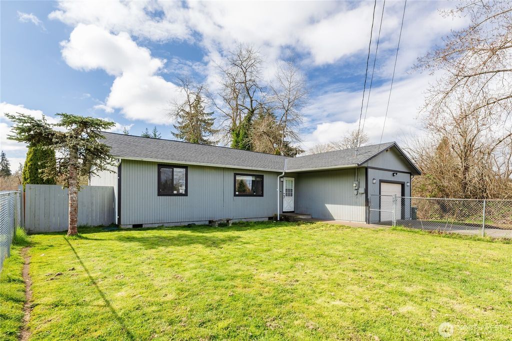 Photo of 158 136th St E, Tacoma, WA 98445 (MLS # 2502163)