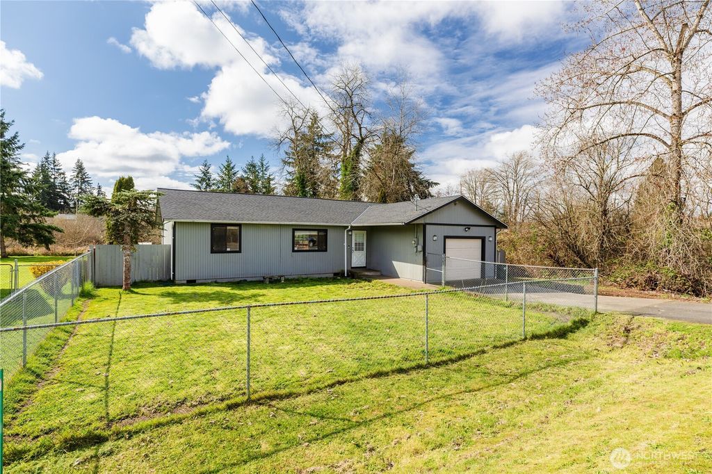 Photo of 158 136th St E, Tacoma, WA 98445 (MLS # 2502163)