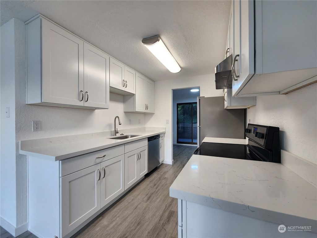 Photo of 1800 Grant Avenue S #F2, Renton, WA 98055 (MLS # 2136875)