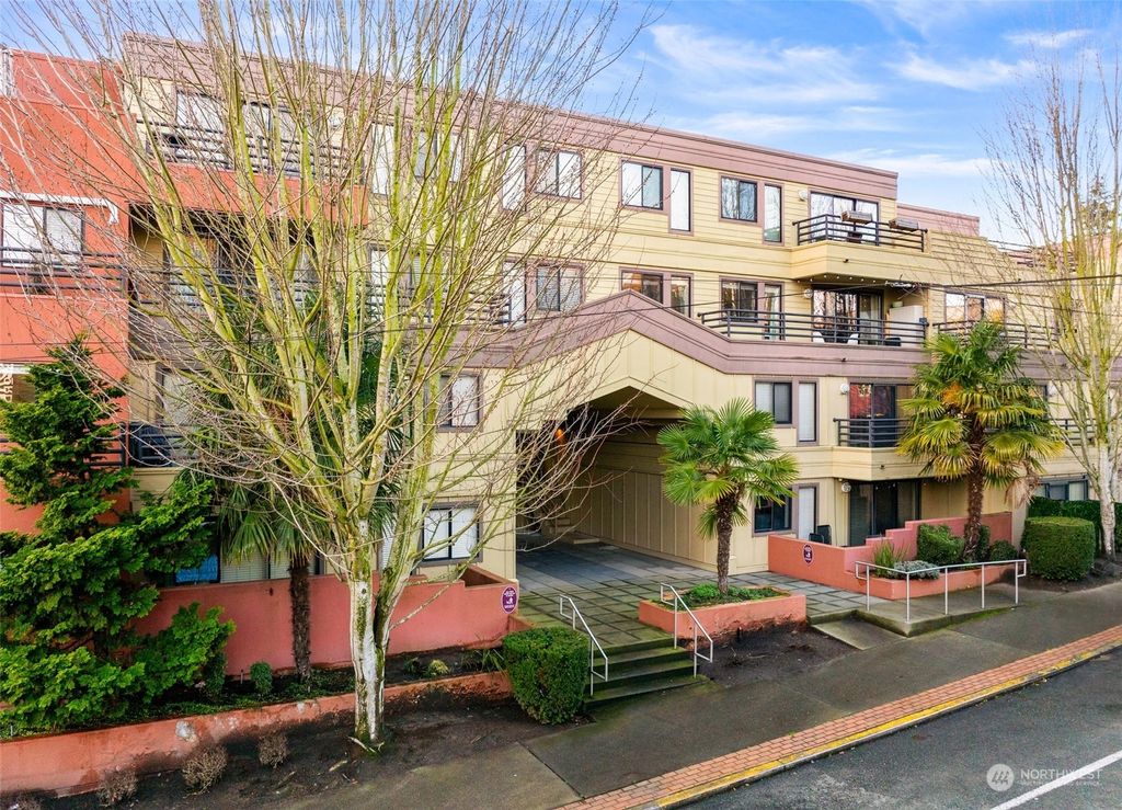 Photo of 3401 Wallingford Avenue N #202, Seattle, WA 98103 (MLS # 2322487)