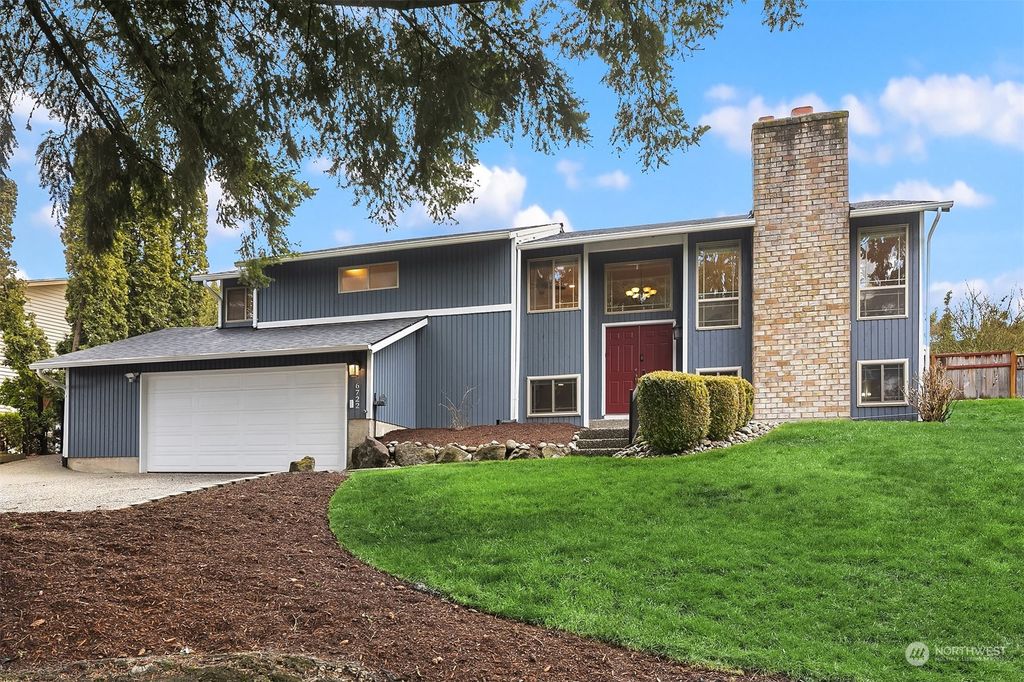 Photo of 6722 128th Avenue SE, Bellevue, WA 98006 (MLS # 2050860)