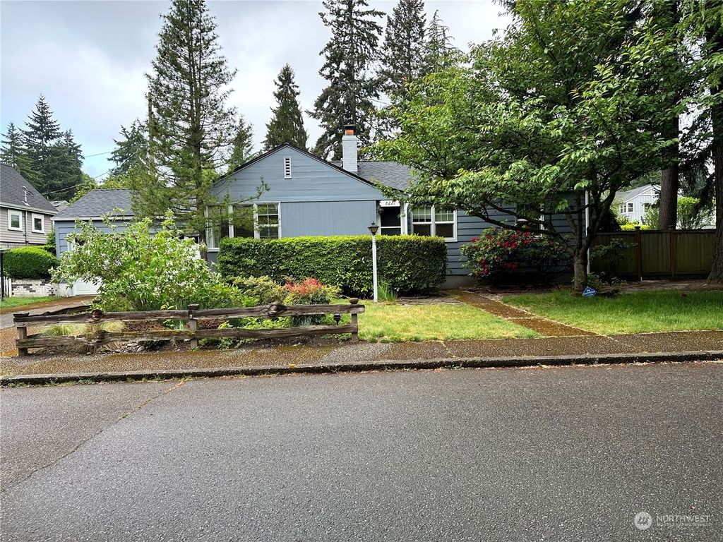 Photo of 8221 34th Avenue NE, Seattle, WA 98115 (MLS # 2070919)