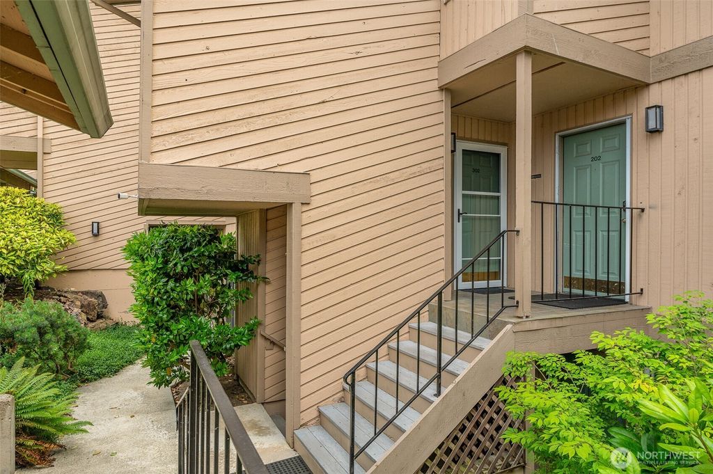 Photo of 23001 Lakeview Dr Dr #302, Mountlake Terrace, WA 98043 (MLS # 2490915)