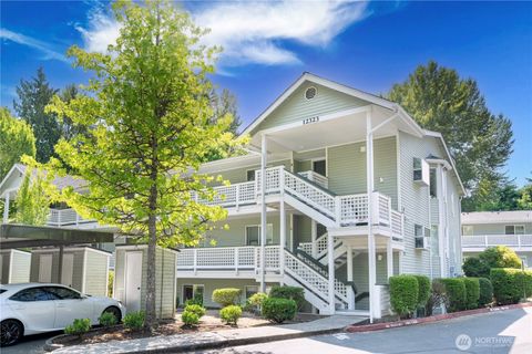 Photo of 12323 NE 97th St St #E, Kirkland, WA 98033 (MLS # 2411967)