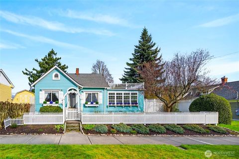 Photo of 1512 10th Street, Anacortes, WA 98221 (MLS # 2488429)