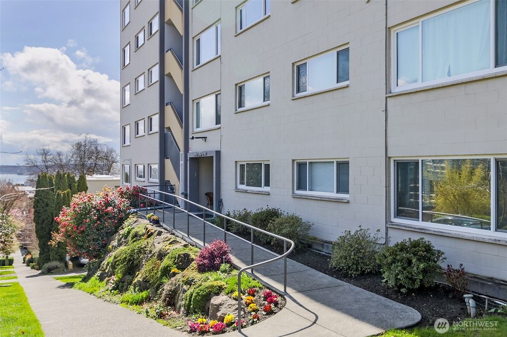 Photo of 919 2nd Avenue W #305, Seattle, WA 98119 (MLS # 2357176)