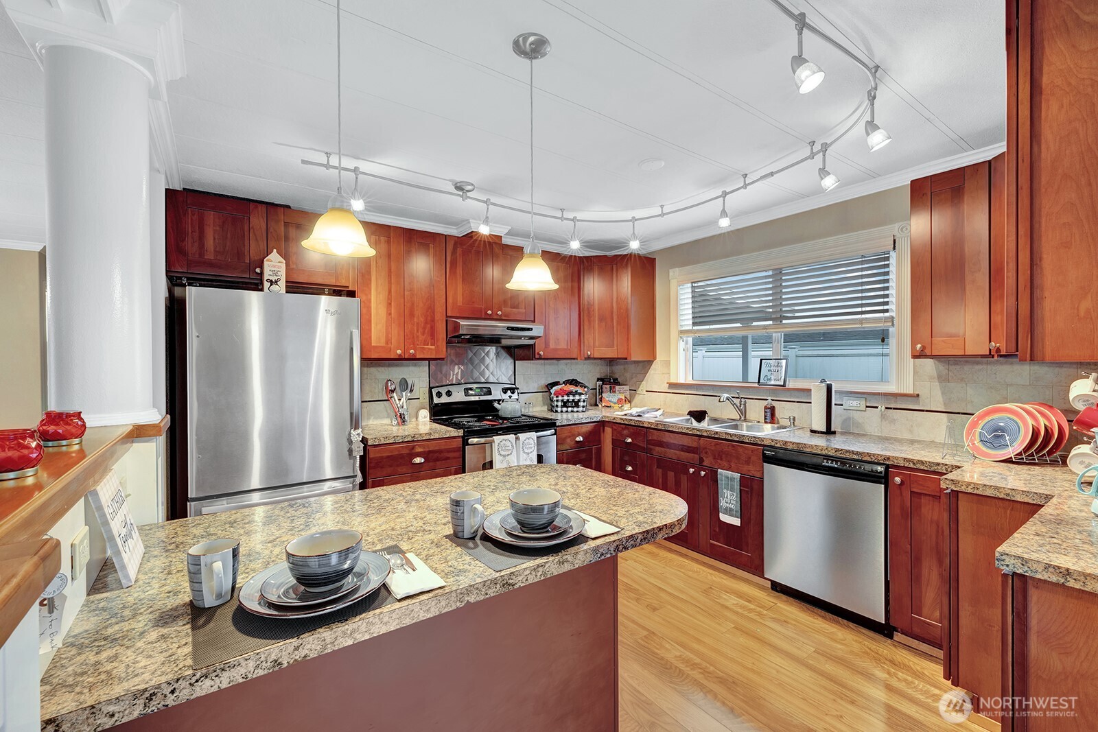 2500 Alder Street 16