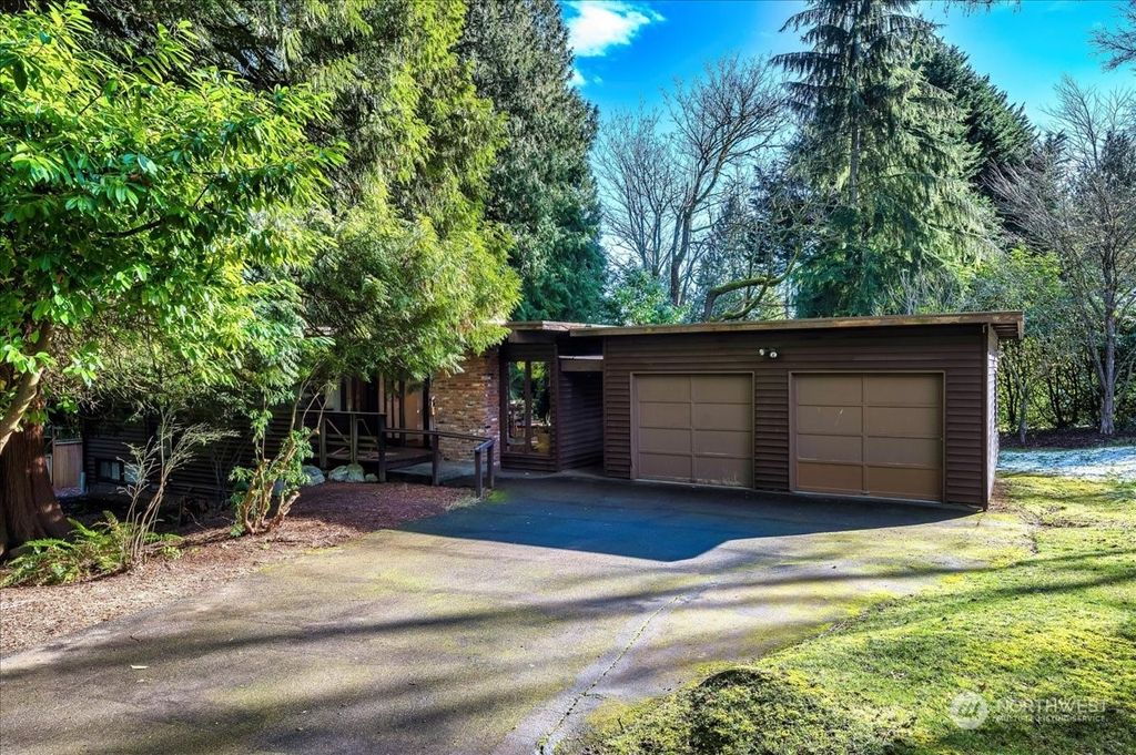 Photo of 2947 NE 200th Street, Shoreline, WA 98155 (MLS # 2329138)
