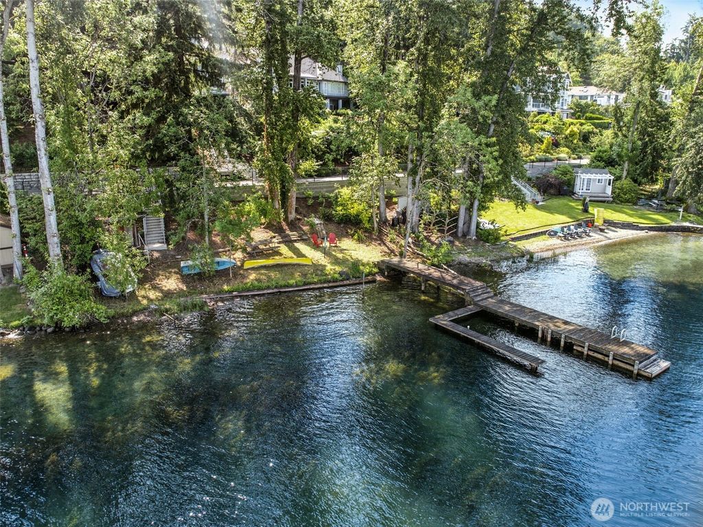 Photo of 1711 E Lake Sammamish Place SE, Sammamish, WA 98075 (MLS # 2393145)