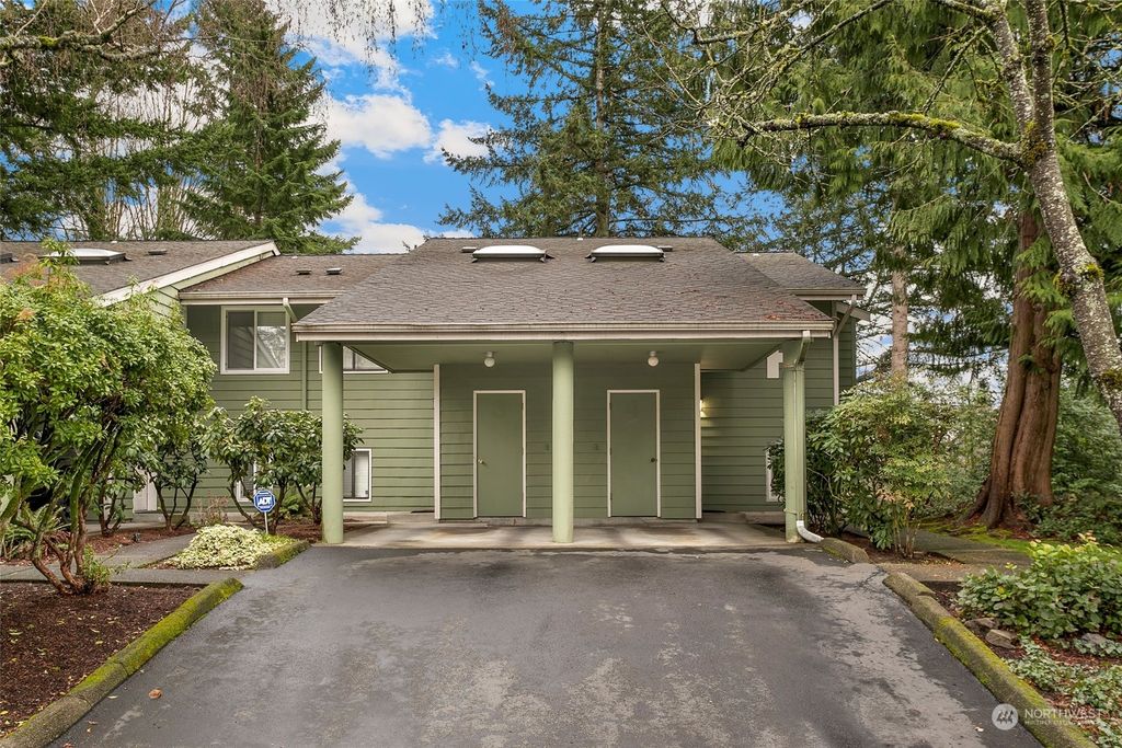 Photo of 13225 SE 256th Street #H4, Kent, WA 98042 (MLS # 2196543)