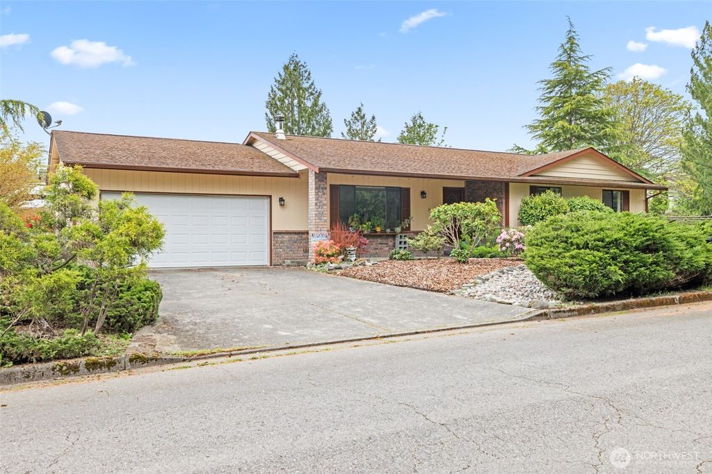 Photo of 617 S E Street, Port Angeles, WA 98363 (MLS # 2513229)