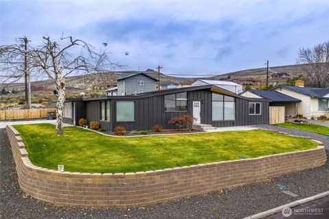 Photo of 401 Statter Road, Ephrata, WA 98823 (MLS # 2460402)