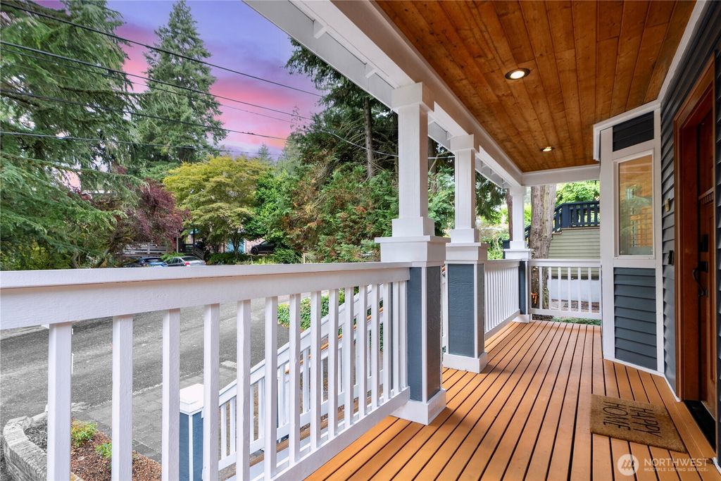 Photo of 1528 NE 97th ST St, Seattle, WA 98115 (MLS # 2432342)