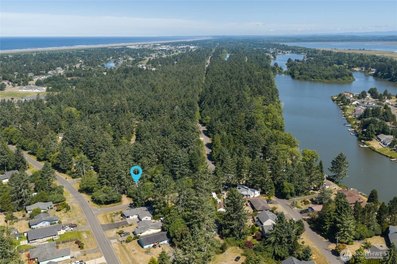 422 Mud Hen Loop SE