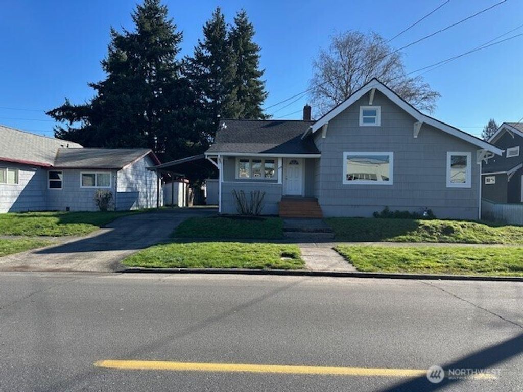 Photo of 402 S 4TH Avenue, Kelso, WA 98626 (MLS # 2478981)