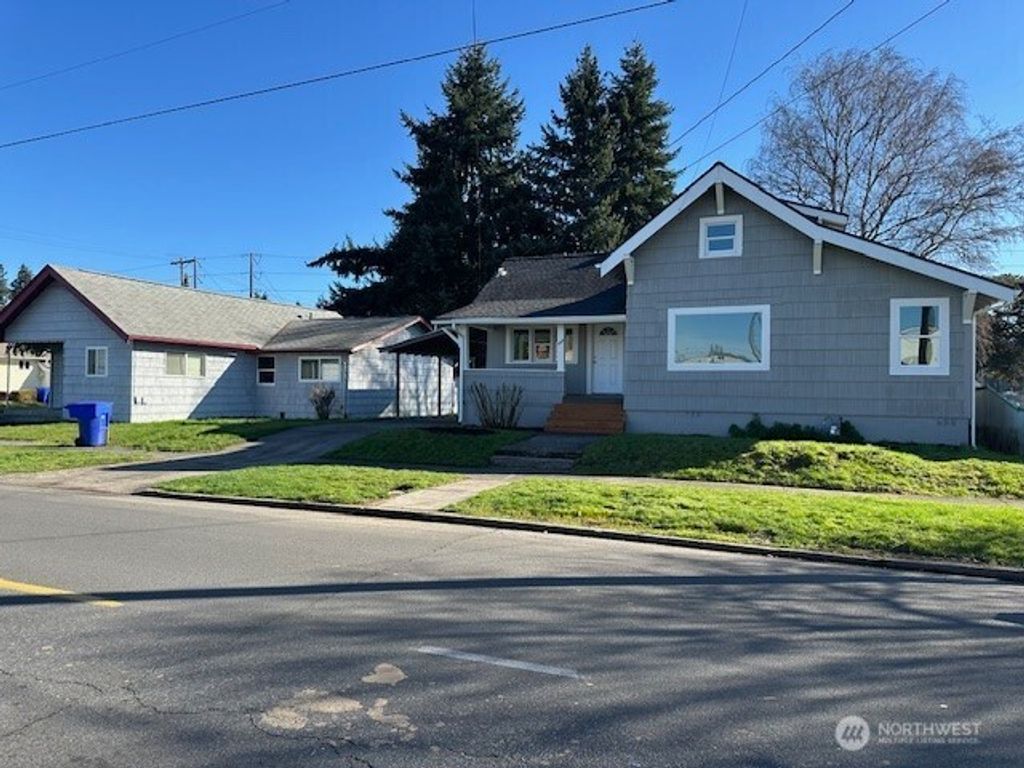 Photo of 402 S 4TH Avenue, Kelso, WA 98626 (MLS # 2478981)