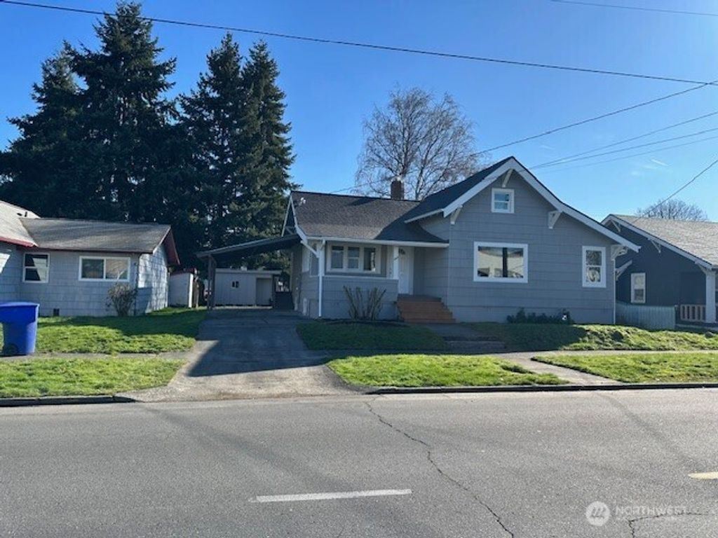 Photo of 402 S 4TH Avenue, Kelso, WA 98626 (MLS # 2478981)