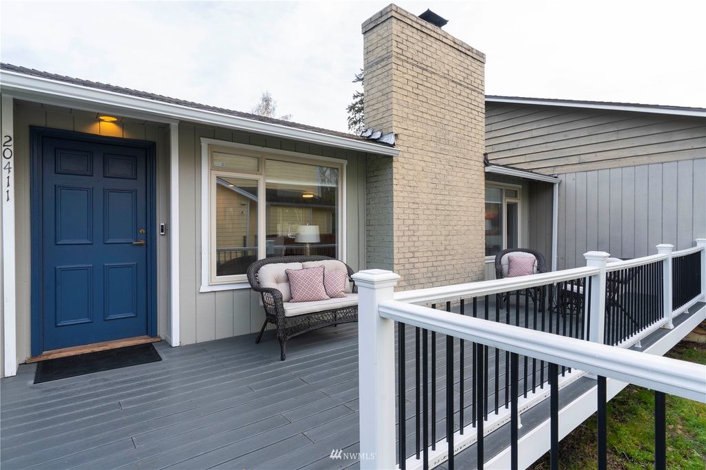 Photo of 20411 11th Avenue W, Lynnwood, WA 98036 (MLS # 1905678)