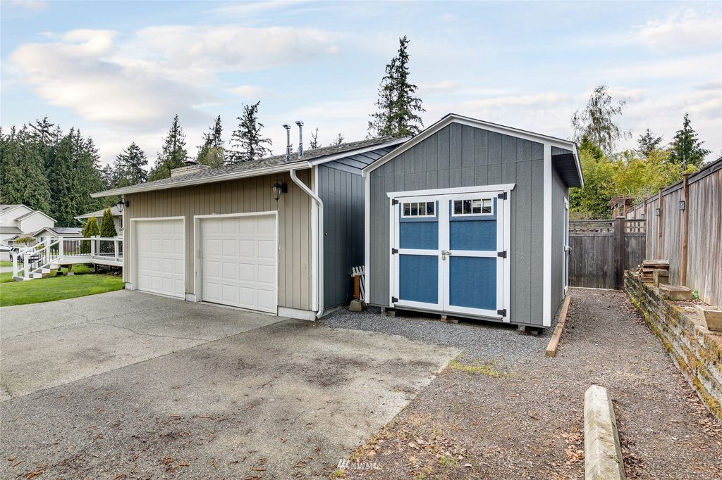 Photo of 20411 11th Avenue W, Lynnwood, WA 98036 (MLS # 1905678)