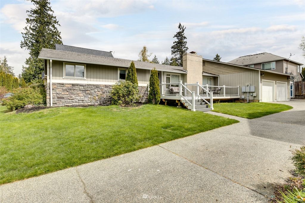 Photo of 20411 11th Avenue W, Lynnwood, WA 98036 (MLS # 1905678)