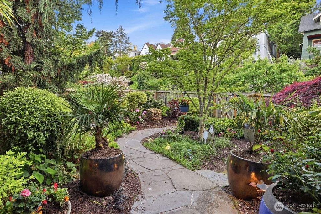 Photo of 2514 Shoreland Drive S, Seattle, WA 98144 (MLS # 2521782)