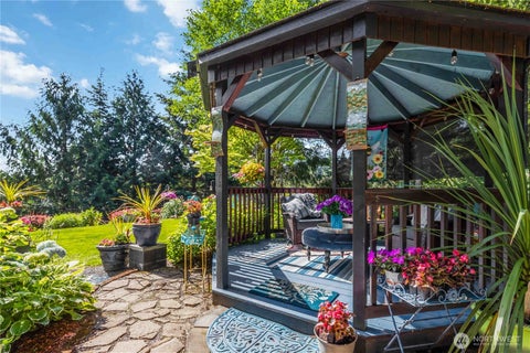 Photo of 209 W Beacon Hill Drive, Longview, WA 98632 (MLS # 2542315)