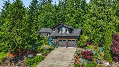 Photo of 209 W Beacon Hill Drive, Longview, WA 98632 (MLS # 2542315)