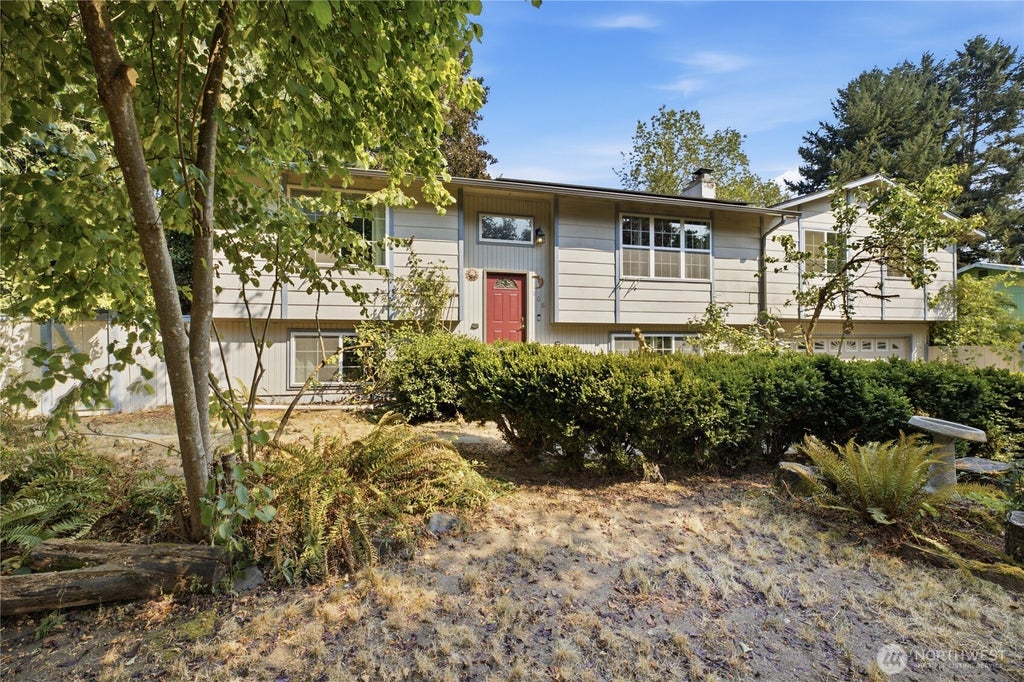 Photo of 608 School Street SE, Lacey, WA 98503 (MLS # 2576964)