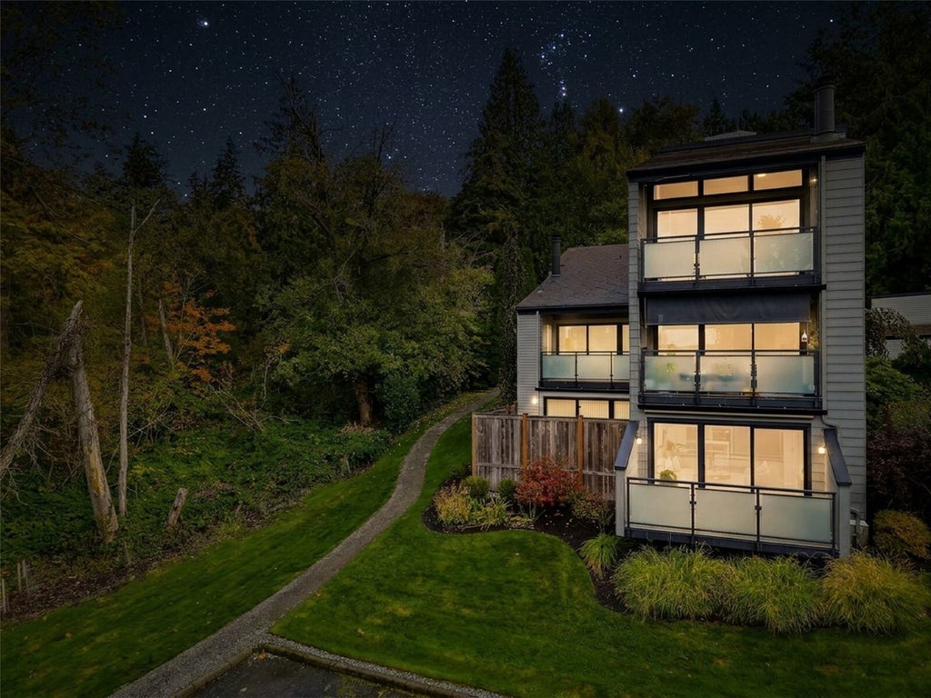 Photo of 11230 NE 68th Street #C, Kirkland, WA 98033 (MLS # 2598708)