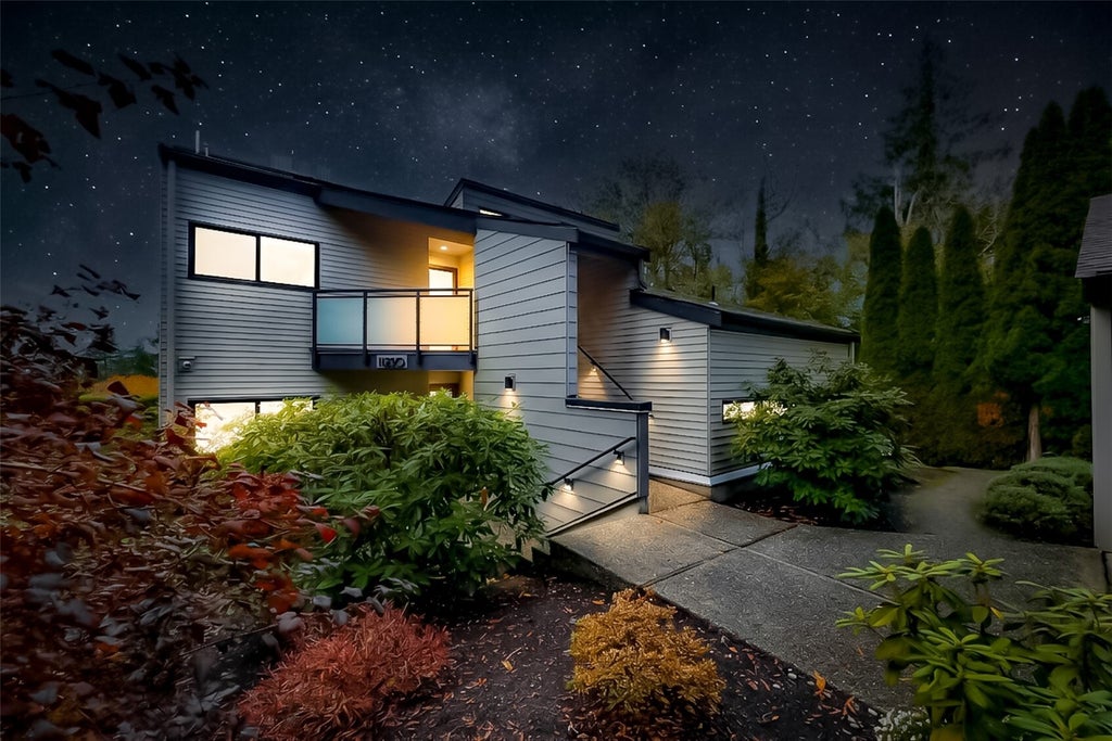 Photo of 11230 NE 68th Street #C, Kirkland, WA 98033 (MLS # 2598708)