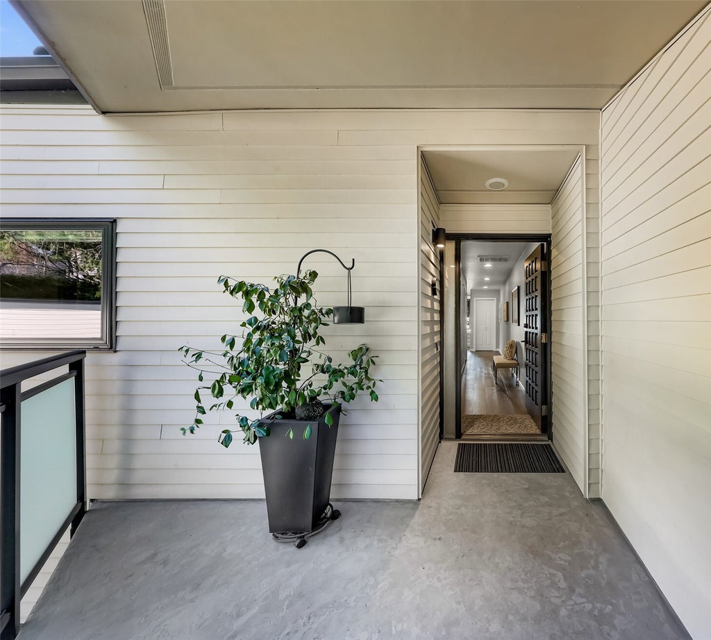 Photo of 11230 NE 68th Street #C, Kirkland, WA 98033 (MLS # 2598708)