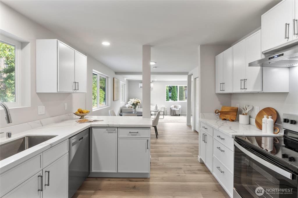 Photo of 2531 Monroe Avenue, Everett, WA 98203 (MLS # 2568875)